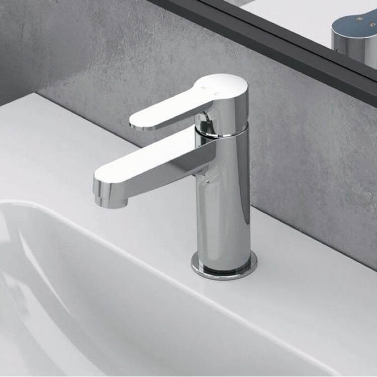 Nameeks Chrome Single Hole Bathroom Faucet